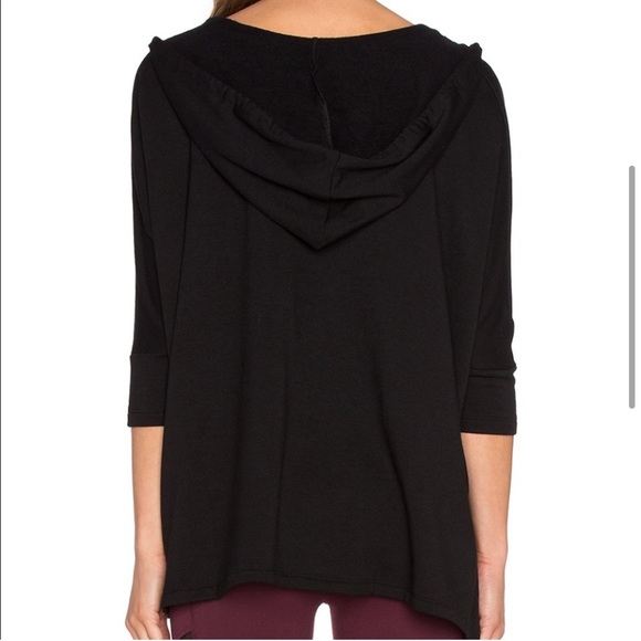 Beyond Yoga Poncho - Picture 2 of 10